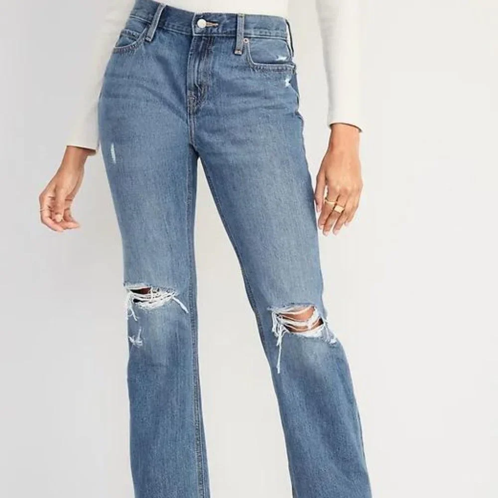 Old Navy Mid-Rise Slouchy Boot-Cut Ripped Non-Stretch Jeans for Women New - Picture 1 of 10
